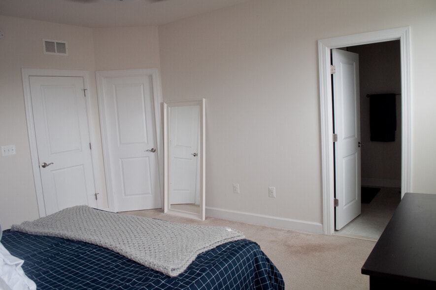 Master bedroom 2 - 3717 Ambrose Hills Rd