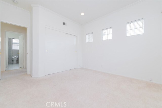Building Photo - 22661 White Oaks