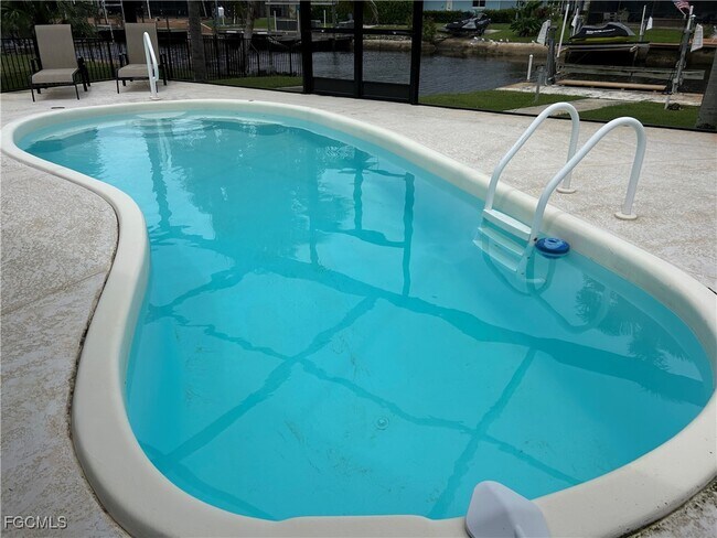 Building Photo - 6128 Cocos Dr