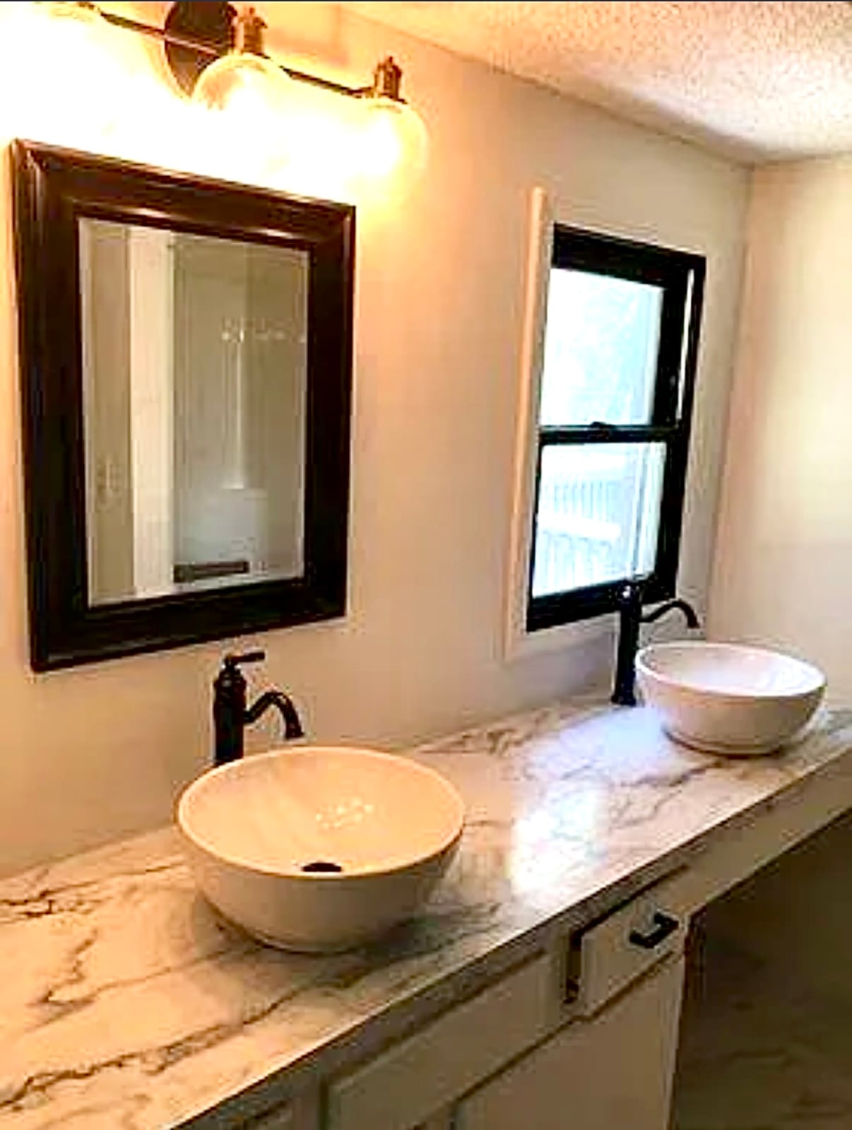 Building Photo - 123 E Osage St