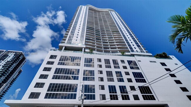 Building Photo - 1600 NE 1st Ave