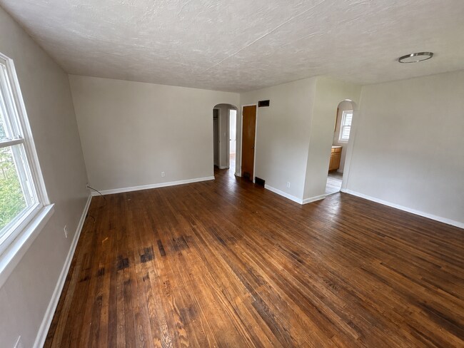 Building Photo - 2573 Azelda St