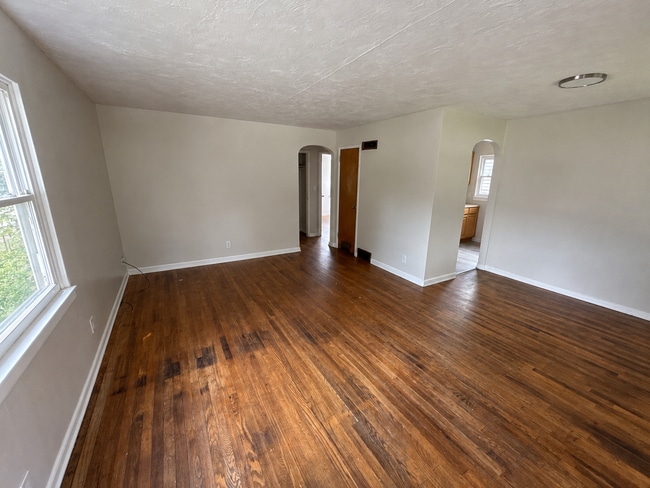 Building Photo - Charming & Affordable 2-Bedroom Home Near Linden – Move-In Ready!