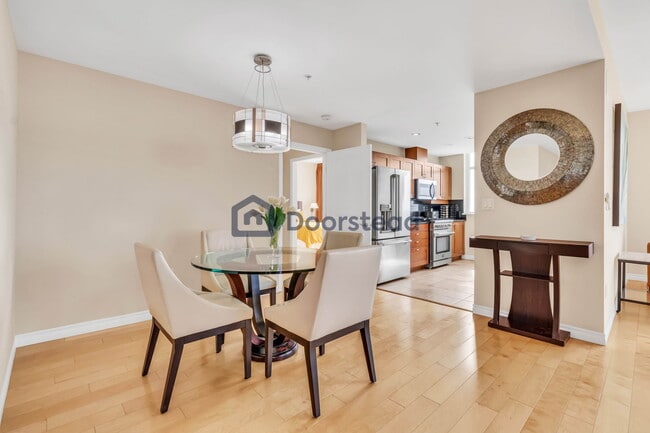 Building Photo - 475 Redwood St