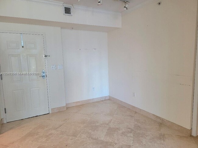 Building Photo - 2000 N Bayshore Dr