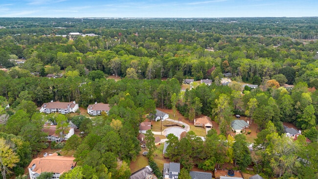 Building Photo - Modern 2-Story Home with Deck & Private Wooded Backyard