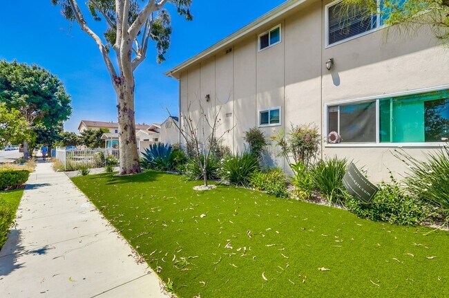 Building Photo - 6117 11th Ave