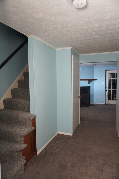 Building Photo - 5 Castlebar Ct