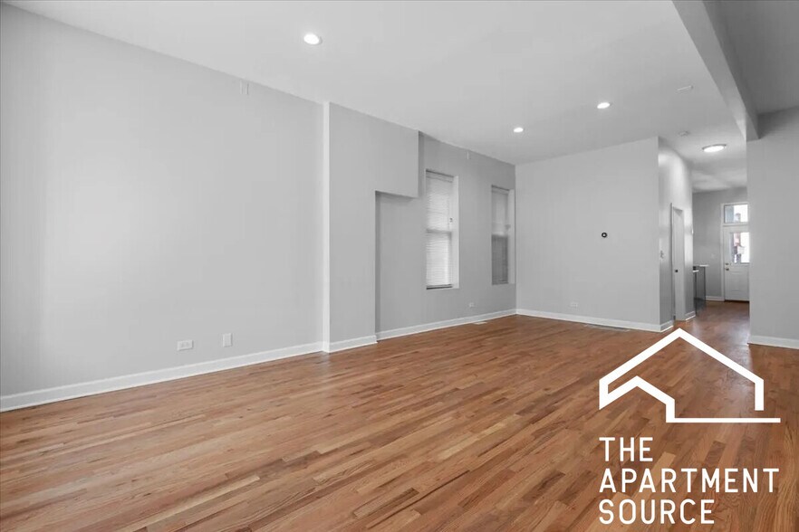 Building Photo - 858 N Paulina St