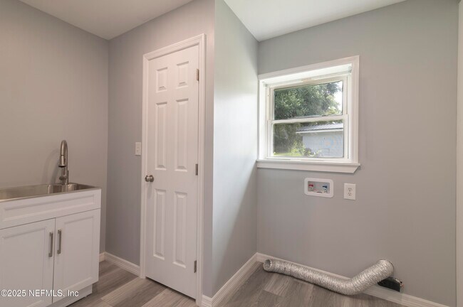 Building Photo - 5557 Co Rd 352