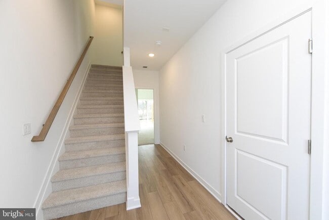 Building Photo - 65 Basswood St