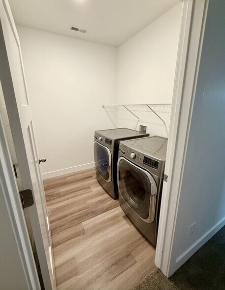 Building Photo - 487 N 360 W