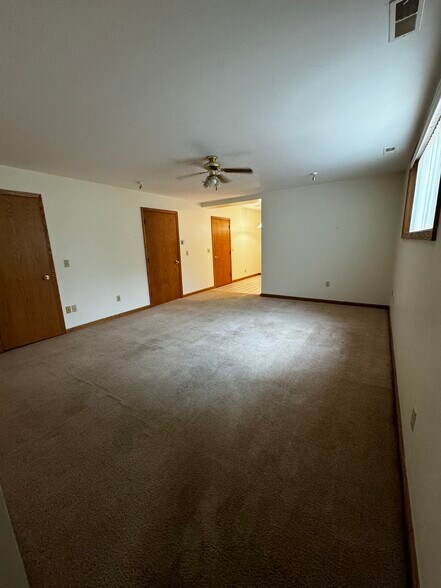 Building Photo - 600 S Van Buren St