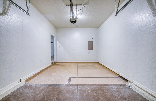 Building Photo - 4670 69th Pl N