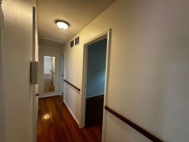 Building Photo - Split level 4-bedroom 3-bathroom home