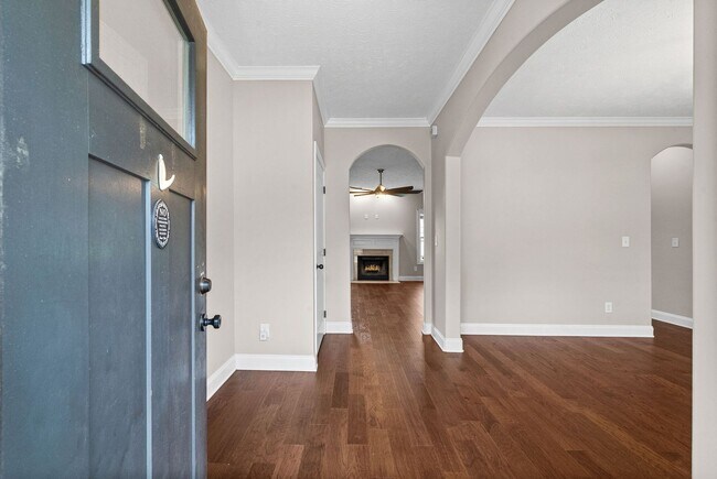 Building Photo - Pet Friendly Five Bedroom!
