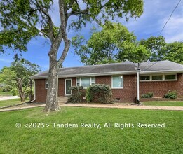 Building Photo - 2300 Cloverdale Rd