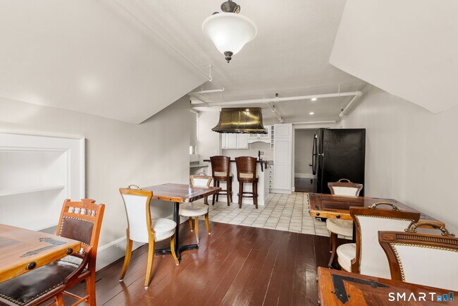 Building Photo - 360 Farmington Ave