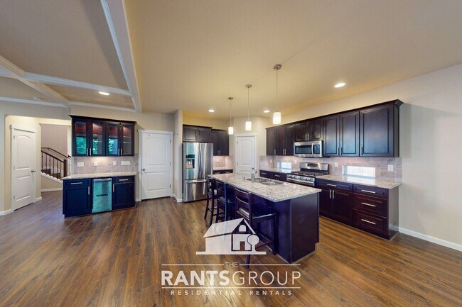 Building Photo - Stunning 4-Bedroom, 2.5-Bath Home within t...