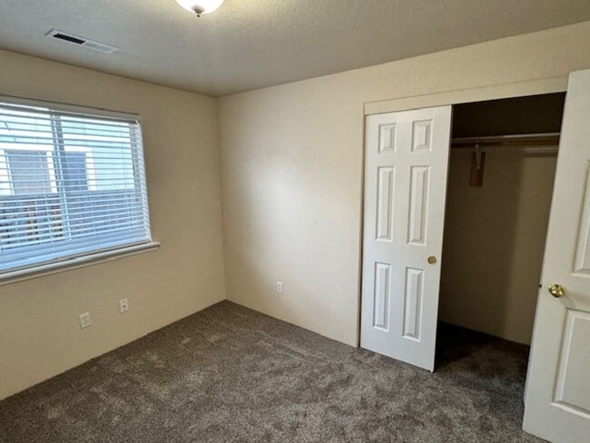 Building Photo - Central Point Single Level Home/ Coming Soon