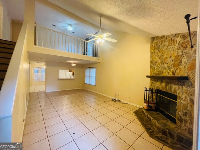 Building Photo - 136 Creekwood Cir