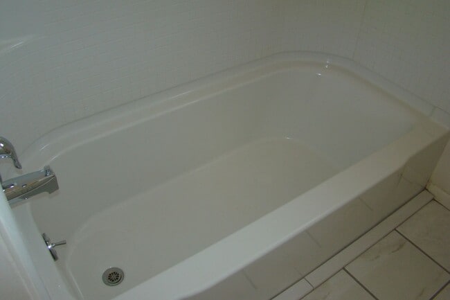 Building Photo - Southside cutie, 2bd/1ba  available soon!