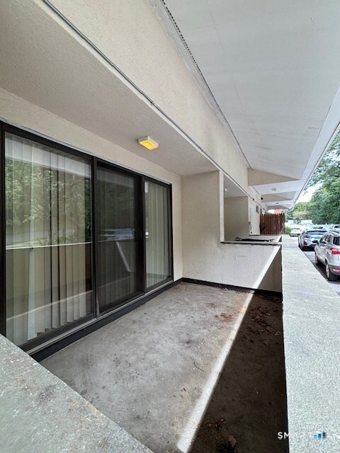 Building Photo - 454 Main Ave
