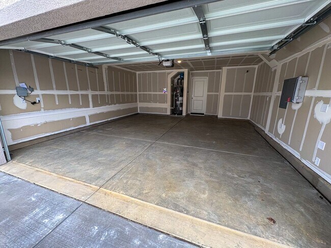 Building Photo - NEW REDDING HOME - Comfortable Living in a Newly Built House