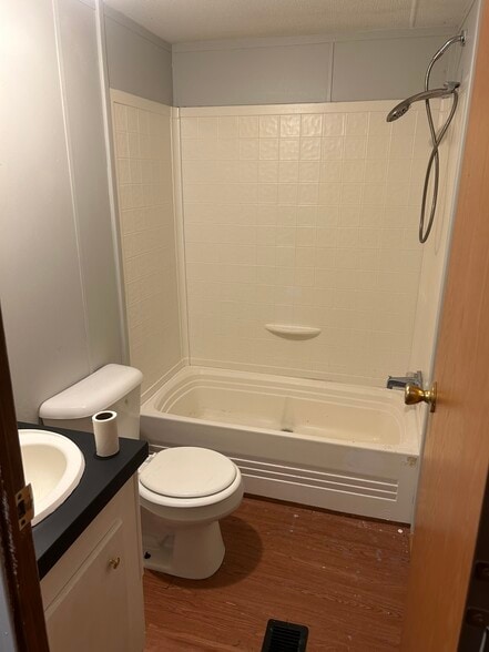 Bathroom - 489 Vanzant Rd