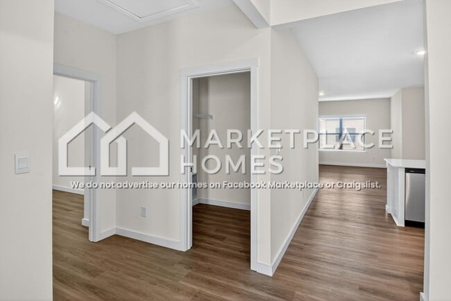 Building Photo - 4321 Scenic Mdw Dr NE