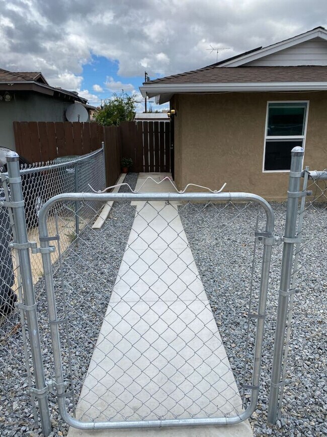 Building Photo - 910 S Lincoln Ave