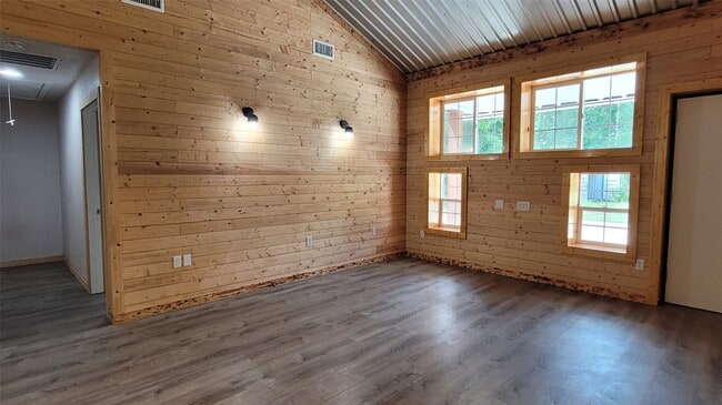 Building Photo - 9420 Greenwood Dr