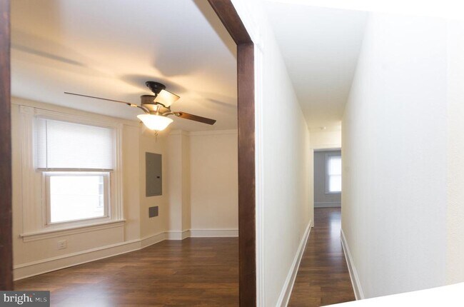 Building Photo - 431 Main St