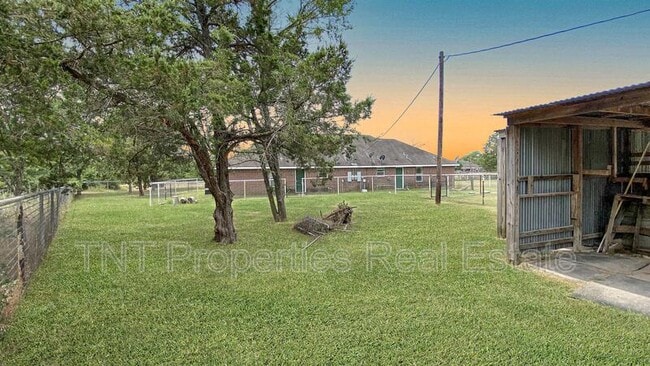 Building Photo - 9939 Risky's Ranch Dr