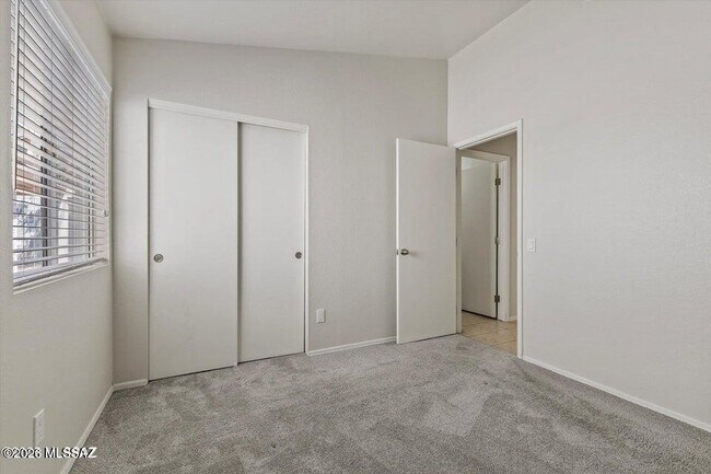 Building Photo - 8142 N Millwheel Pl