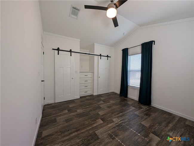 Building Photo - 120 Water Hole Ln