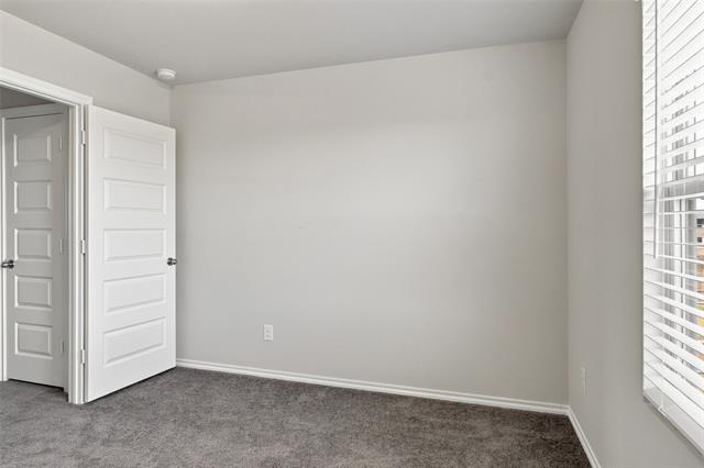 Building Photo - 944 Ravenwood Ln