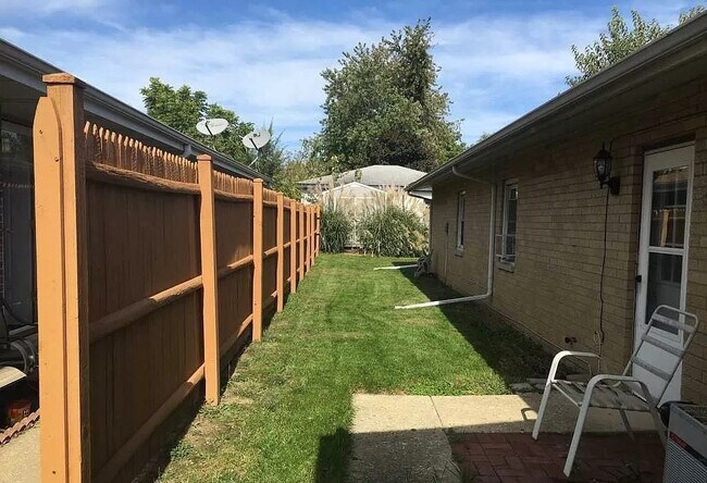 Side Yard - 540 Charles St