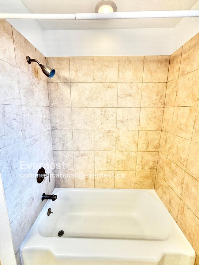 Building Photo - 6226 Saratoga Cir