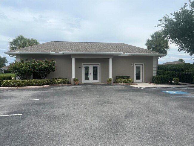 Building Photo - 4396 Fairway Dr