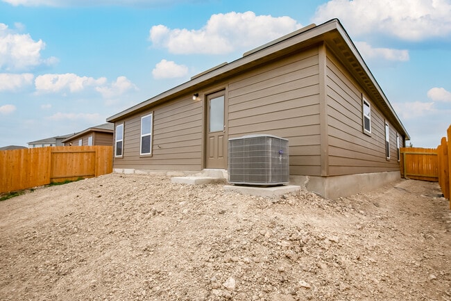 Building Photo - 609 Riverdale Cove