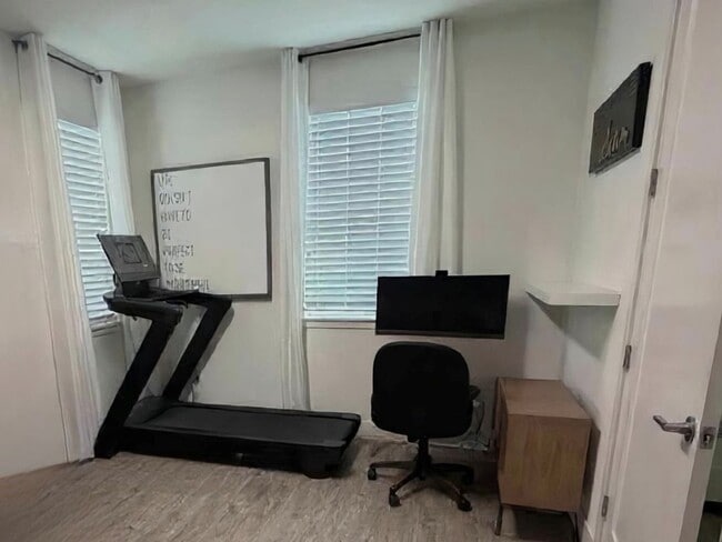 Building Photo - Luxury 4BR Home with Dual Side Yards, Putting Green & Zen-Inspired Master Suite