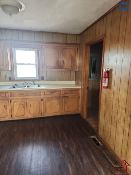 Building Photo - 193 Schelley Rd