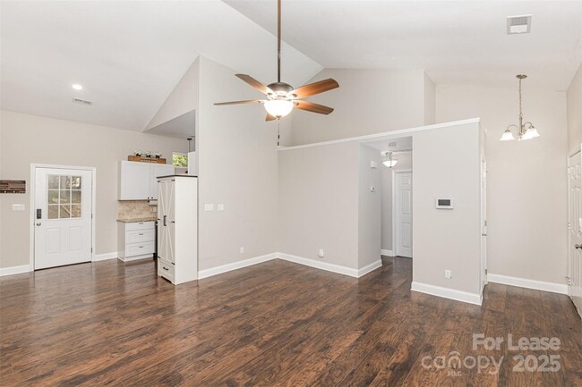 Building Photo - 100 Aurora Ln