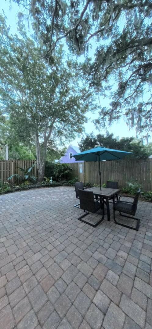 Building Photo - "Charming 3-Bed, 2-Bath Retreat in the Heart of Saint Augustine!"