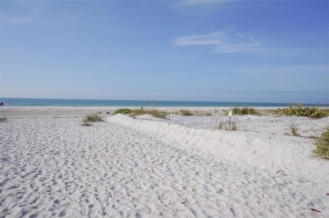 Building Photo - 929 Lantana Ave