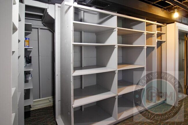 Building Photo - Convenience & Style: Your 3-Bed, 2-Bath Om...