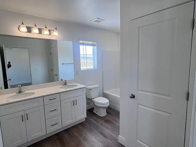 Building Photo - 491 W Bronze Ridge PI