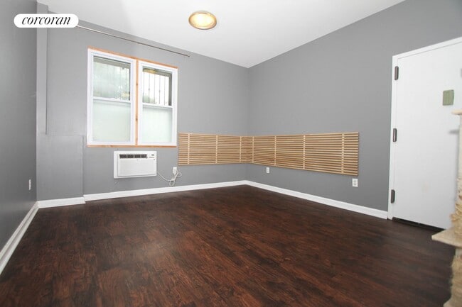 Primary Photo - 895 Myrtle Ave