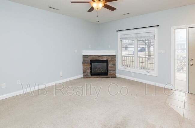 Building Photo - 10525 Hickory Dr